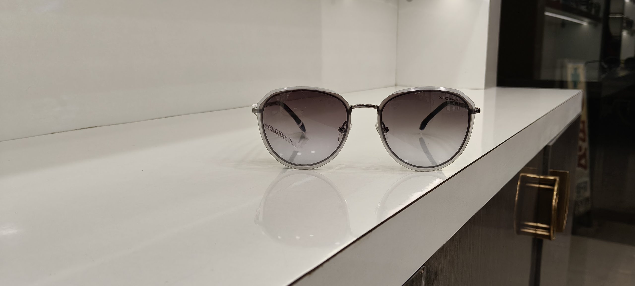 Oval Sunglass - Image 3